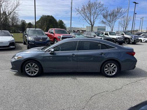 2019 Toyota Avalon XLE