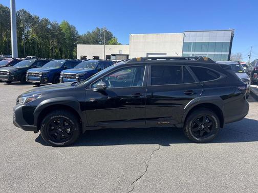 Crystal Black Silica 2025 Subaru Outback Wilderness