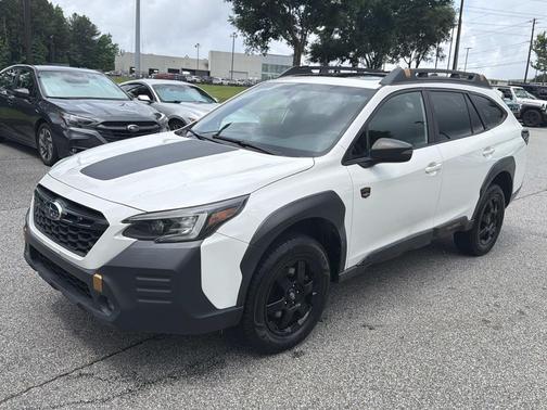 Crystal White Pearl 2022 Subaru Outback Wilderness