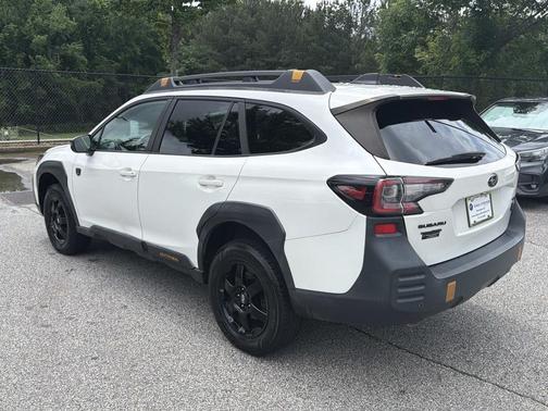 Crystal White Pearl 2022 Subaru Outback Wilderness