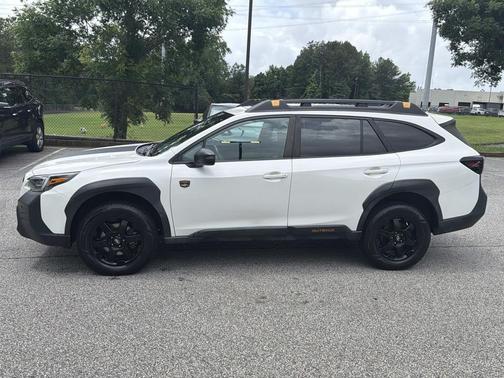 Crystal White Pearl 2022 Subaru Outback Wilderness