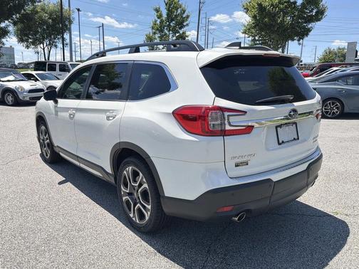 Crystal White Pearl 2023 Subaru Ascent Limited 7-Passenger