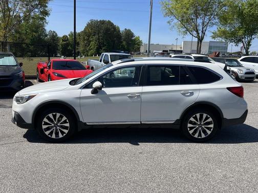 Crystal White Pearl 2019 Subaru Outback 2.5i Touring