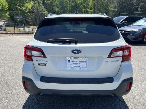 Crystal White Pearl 2019 Subaru Outback 2.5i Touring