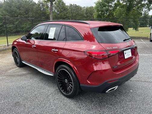 Manufaktur Patagonia Red 2025 Mercedes-Benz GLC 300 Base