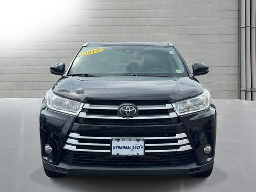 Midnight Black Metallic 2019 Toyota Highlander XLE