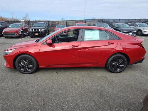 2022 Hyundai ELANTRA SEL