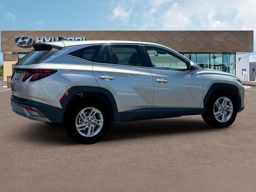 Shimmering Silver 2026 Hyundai TUCSON SE