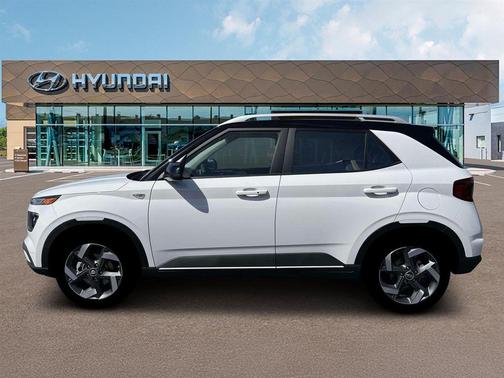 Lunar White w/Black Roof 2026 Hyundai VENUE SEL
