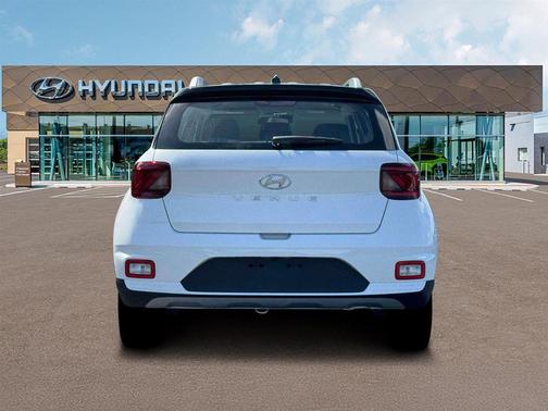 Lunar White w/Black Roof 2026 Hyundai VENUE SEL
