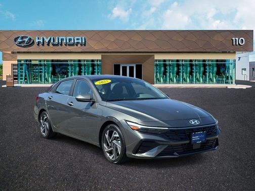2025 Hyundai ELANTRA SEL