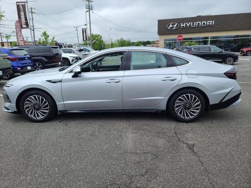 2024 Hyundai SONATA Hybrid SE