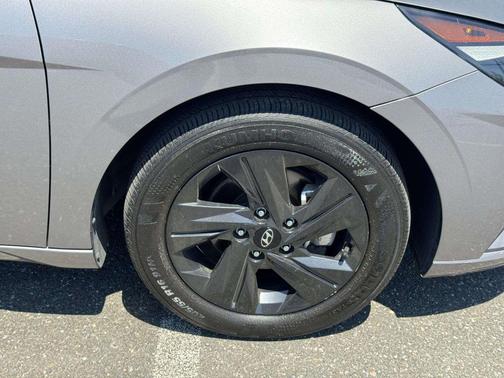 Fluid Metal 2023 Hyundai ELANTRA SEL