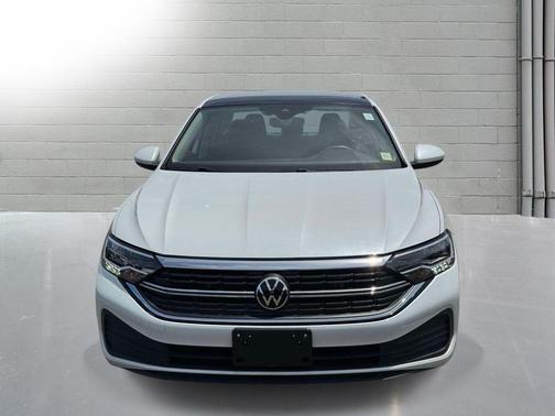 Opal White Pearl 2023 Volkswagen Jetta 1.5T SE