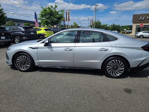 2024 Hyundai SONATA Hybrid SE