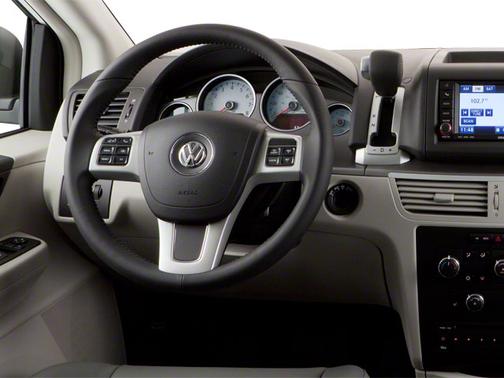 2010 Volkswagen Routan S