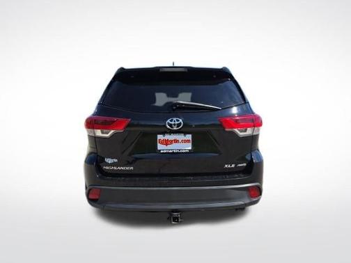 Midnight Black Metallic 2019 Toyota Highlander XLE