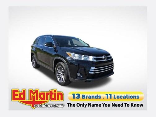 Midnight Black Metallic 2019 Toyota Highlander XLE