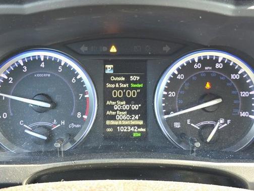 Midnight Black Metallic 2019 Toyota Highlander SE