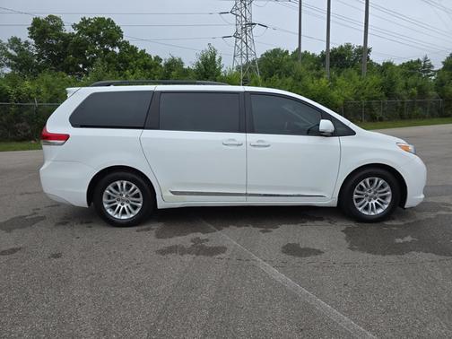 2012 Toyota Sienna XLE