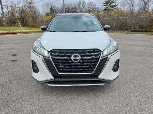 2022 Nissan Kicks SR