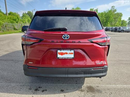 2021 Toyota Sienna LE 8 Passenger