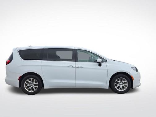 Bright White Clearcoat 2023 Chrysler Voyager LX