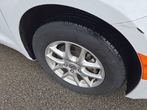 Bright White Clearcoat 2023 Chrysler Voyager LX