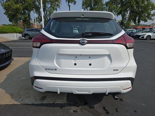 2023 Nissan Kicks SR