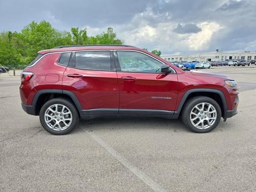 2022 Jeep Compass Latitude Lux