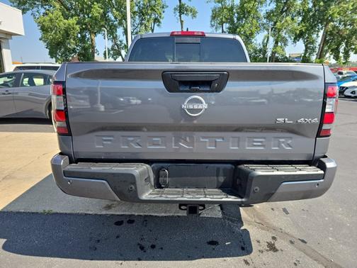 2024 Nissan Frontier SL