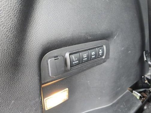 White Platinum Clearcoat Metallic 2016 Ford Explorer Limited