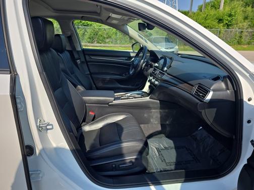 2022 Honda Accord Hybrid Touring