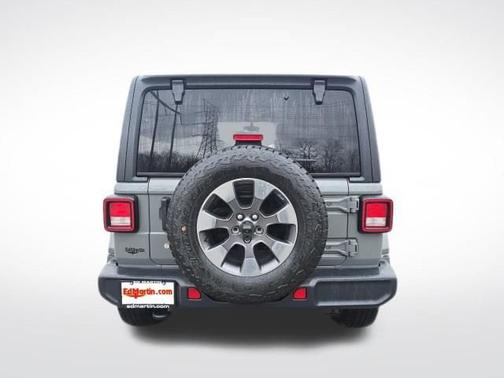 Sting-Gray Clearcoat 2019 Jeep Wrangler Unlimited Sahara