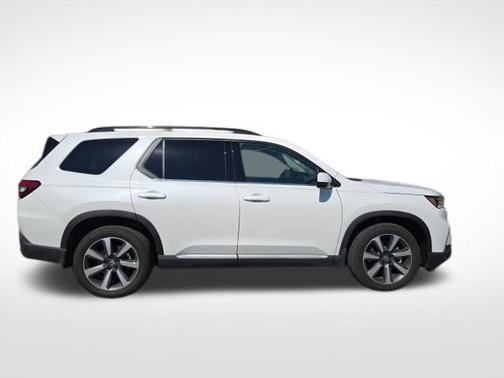 White 2025 Honda Pilot Elite