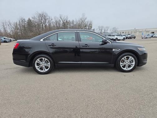 2017 Ford Taurus SEL