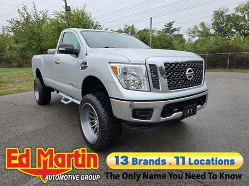 2017 Nissan Titan SV