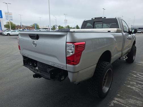 2017 Nissan Titan SV
