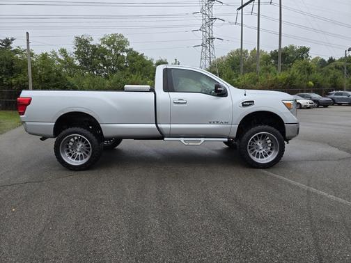 2017 Nissan Titan SV