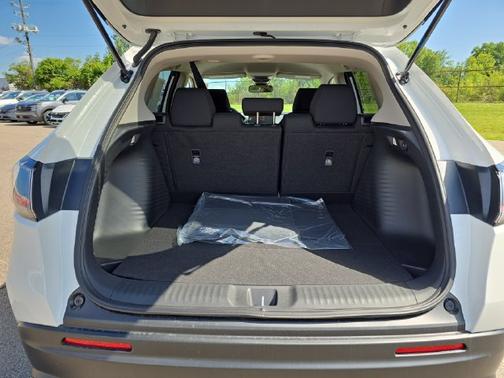Platinum White Pearl 2027 Honda HR-V LX
