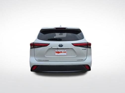 White 2023 Toyota Highlander Hybrid Limited