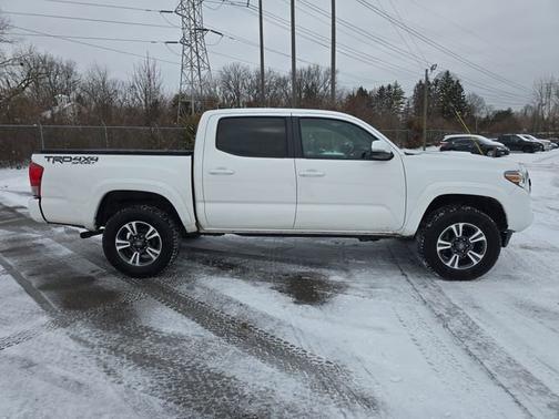 2017 Toyota Tacoma SR
