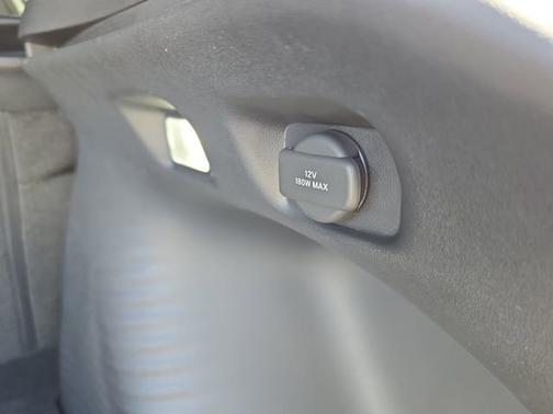 Platinum White Pearl 2026 Honda HR-V Sport