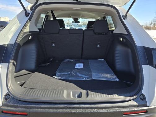 Platinum White Pearl 2026 Honda HR-V LX