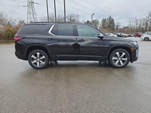 2022 Chevrolet Traverse LT Leather