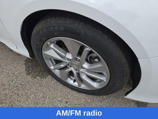 Platinum White Pearl 2019 Honda Accord LX