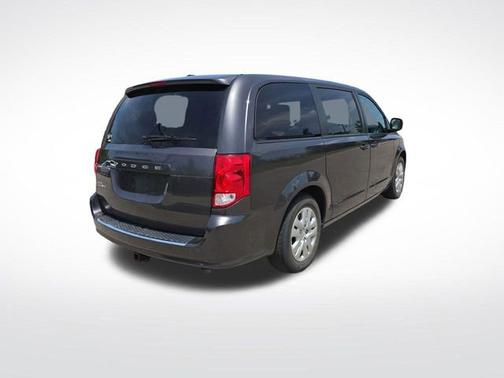 Granite Pearlcoat 2018 Dodge Grand Caravan SE