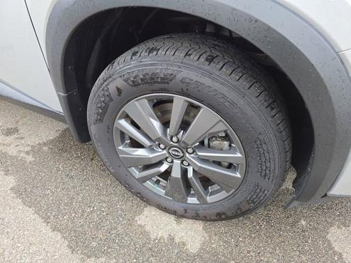 2023 Nissan Pathfinder S