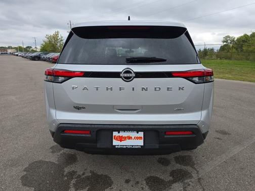 2023 Nissan Pathfinder S