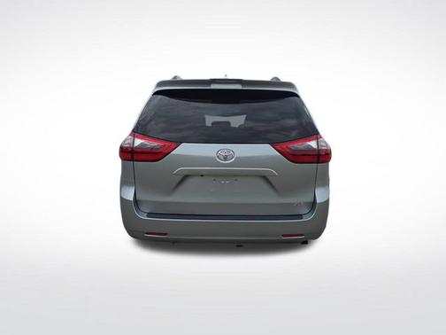 Celestial Silver Metallic 2020 Toyota Sienna XLE